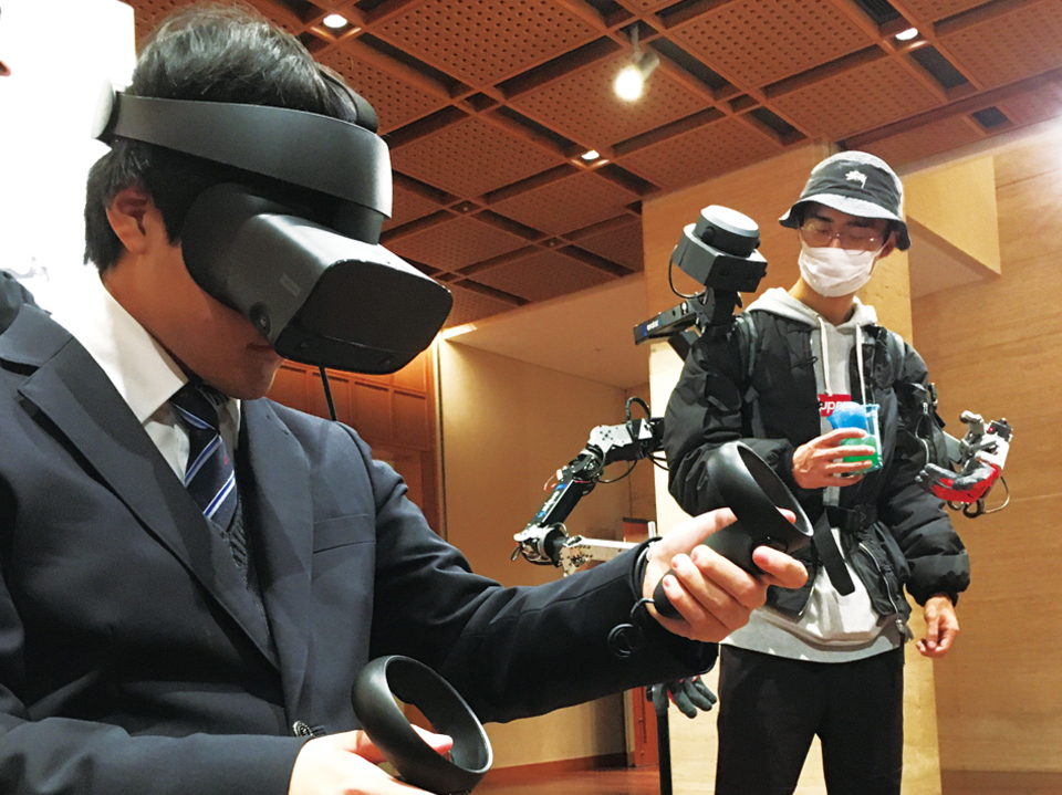 大学や企業と連携し、より実践的な授業でアイデアを生み出す力を養います。